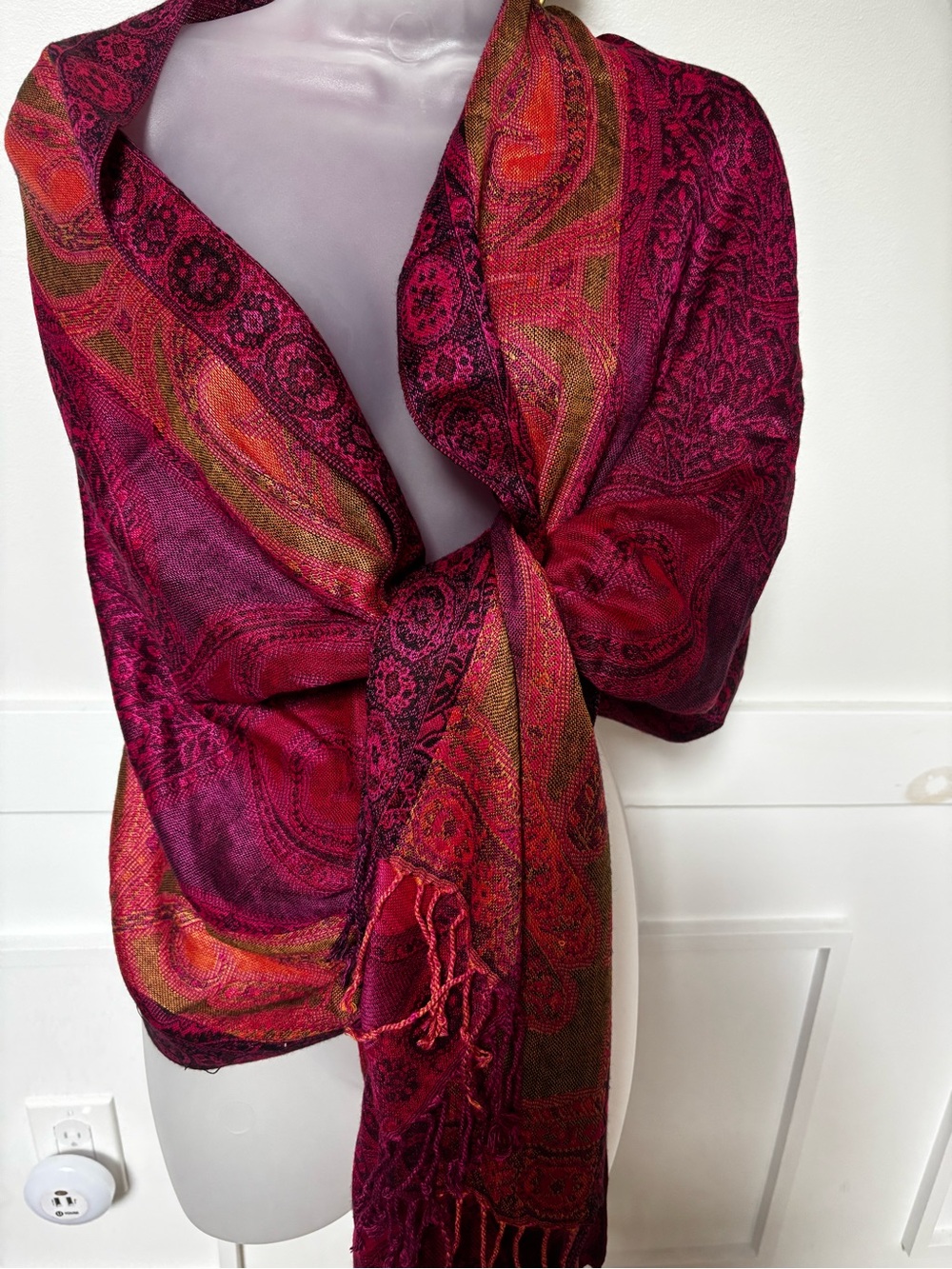 Vintage 100% Wool Paisley Scarf: Large Evening Wrap